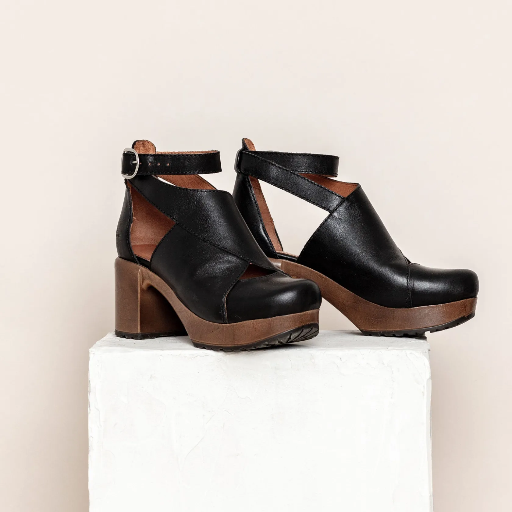 bea_black_2.webp Clearance Bea High Heel Soft Clogs