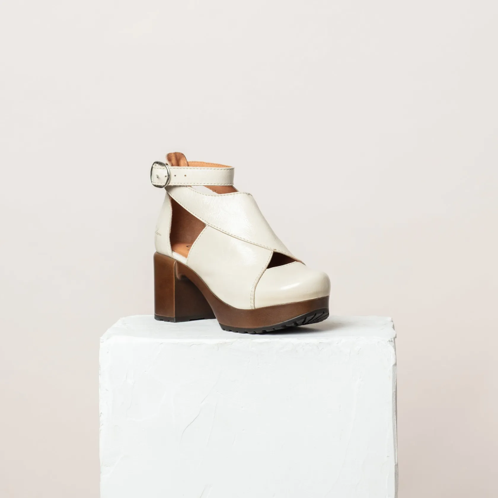 bea_white_patent_2.webp Cheap Bea Patent Sale/archive