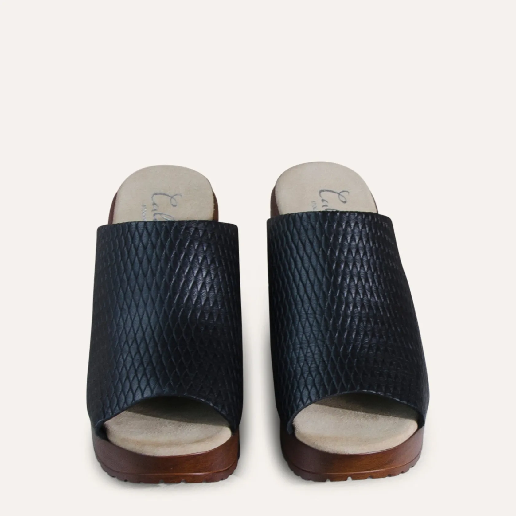 becka_black_2.webp Sale Becka Sale/archive