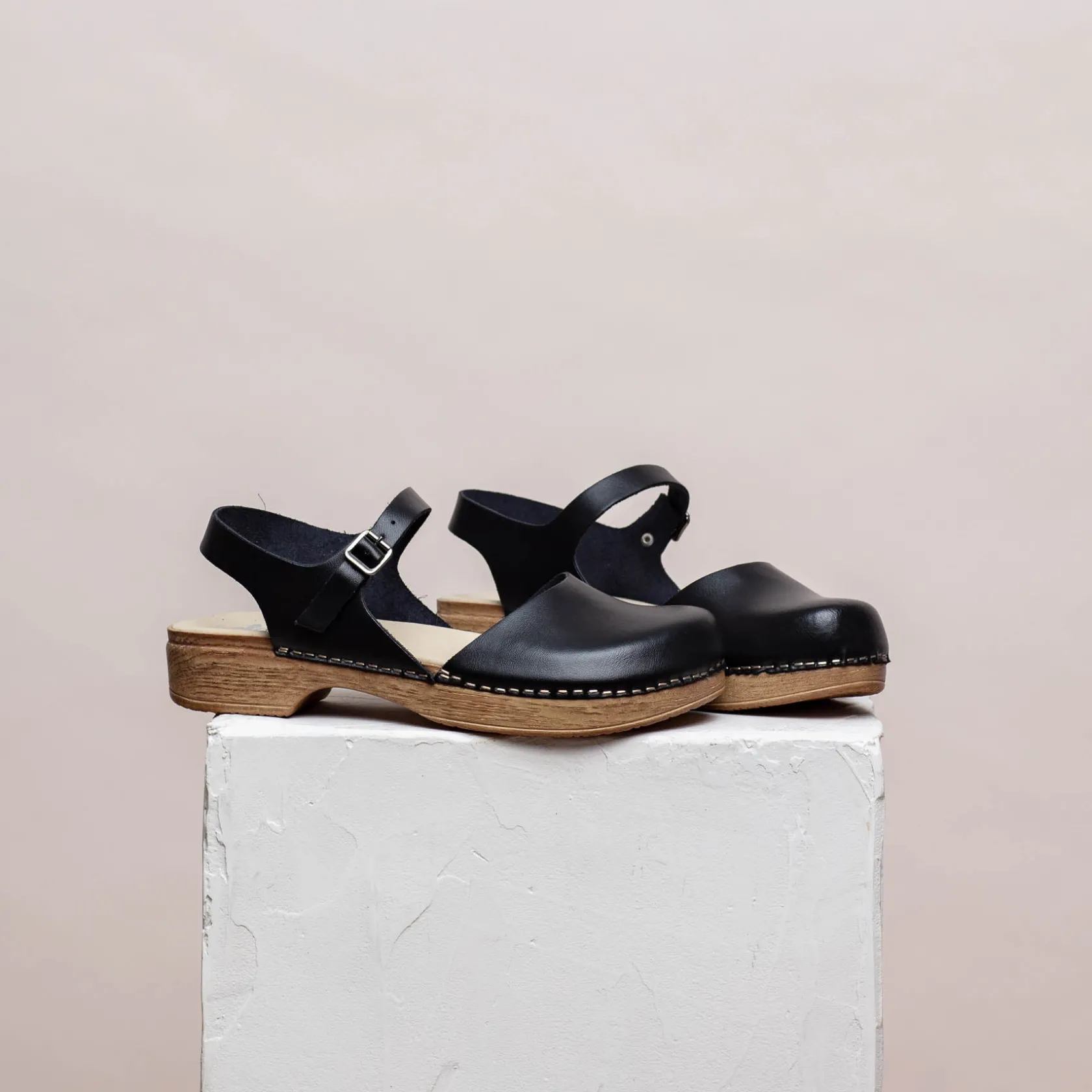 diana_black__soft_clogs_2.webp Flash Sale Diana - Soft Clogs Low Heel Soft Clogs