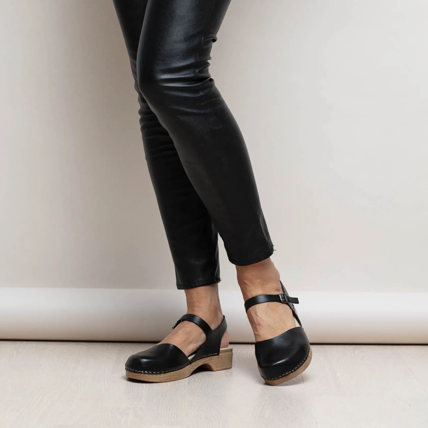 diana_black__soft_clogs_3.webp Flash Sale Diana - Soft Clogs Low Heel Soft Clogs