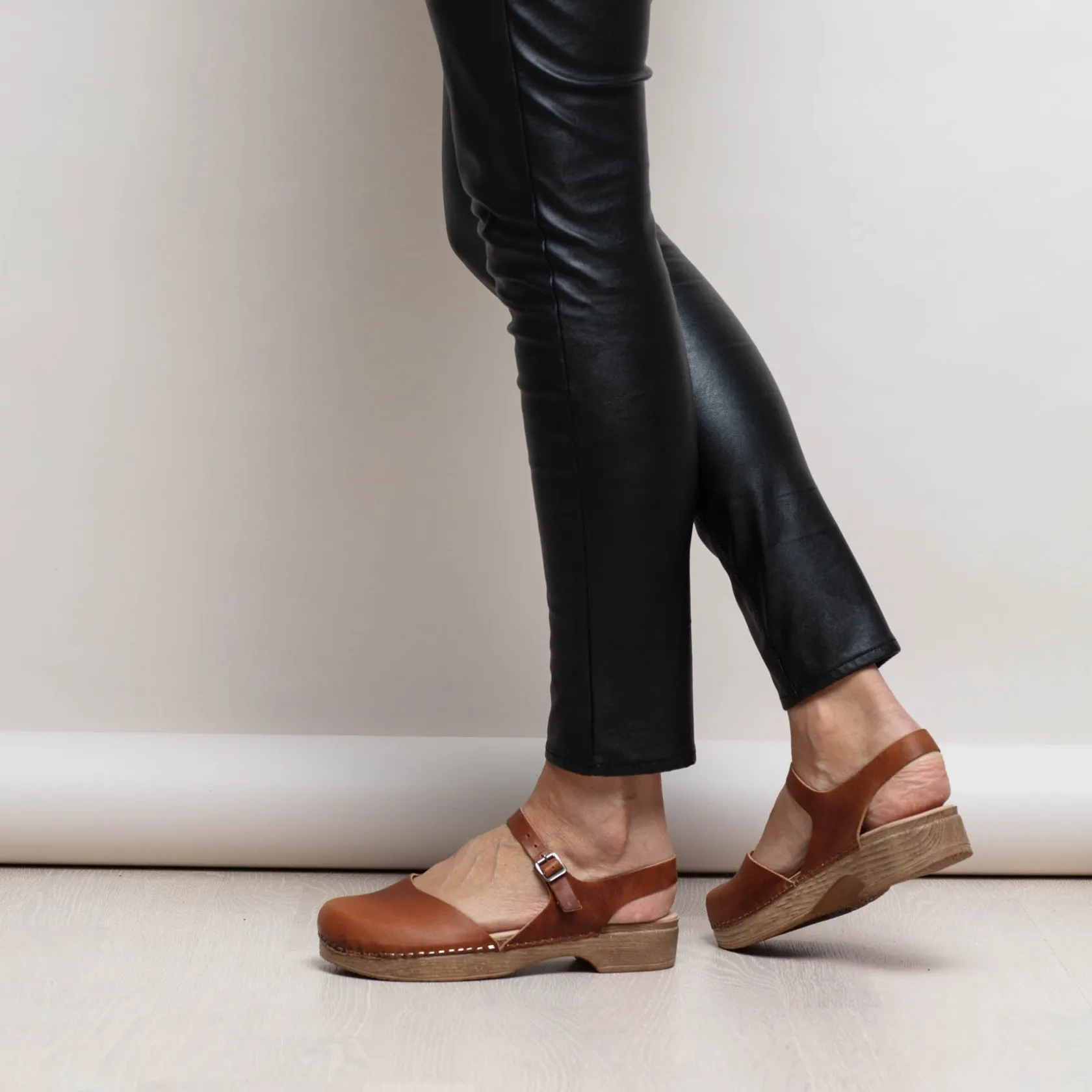 diana_brown__soft_clogs_2.webp Cheap Diana - Soft Clogs Low Heel Soft Clogs