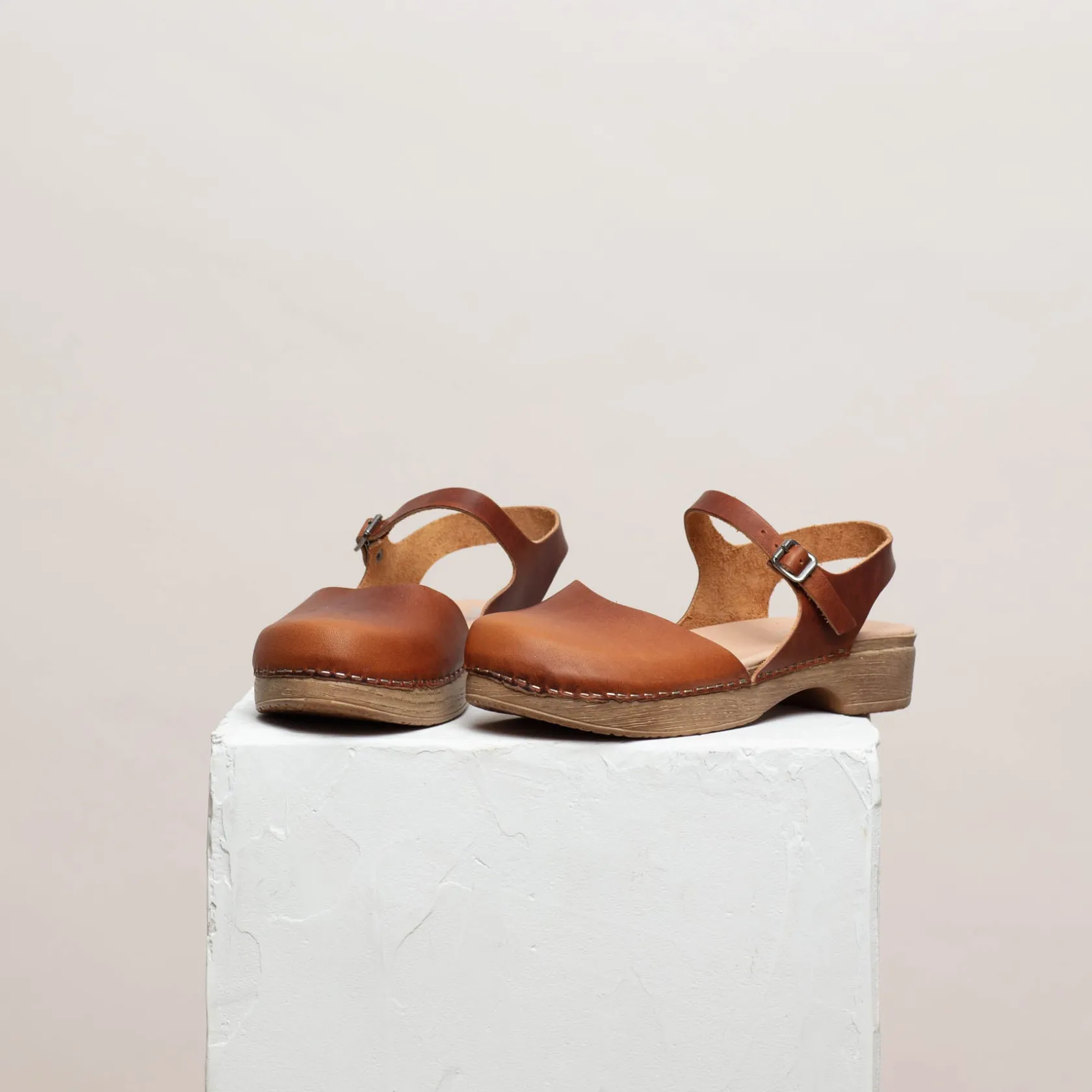 diana_brown__soft_clogs_4.webp Cheap Diana - Soft Clogs Low Heel Soft Clogs