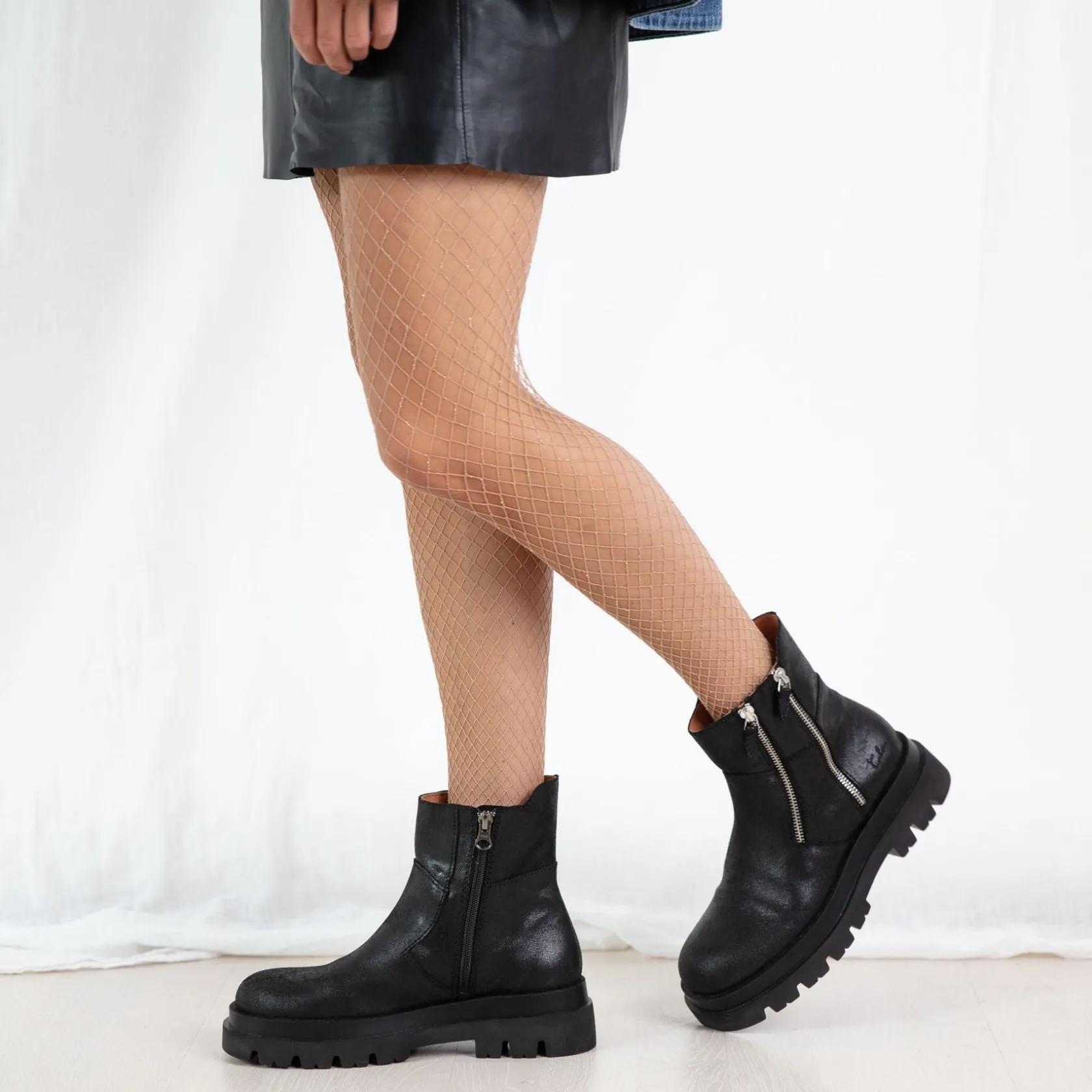 emma_black_2.webp Cheap Emma Boots