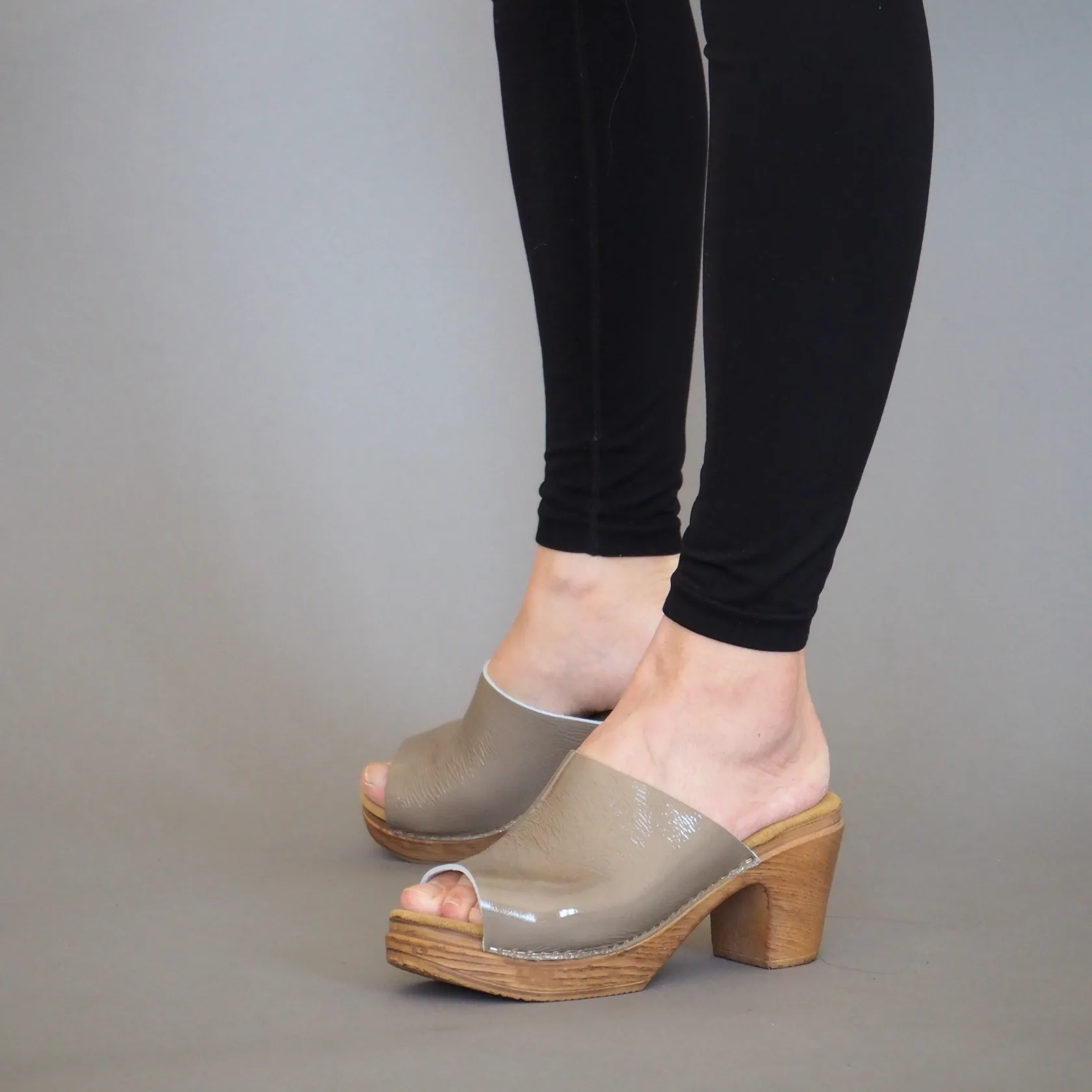frida_clog_patent_taupe_3.webp Best Frida Clog Patent Taupe Sale/archive