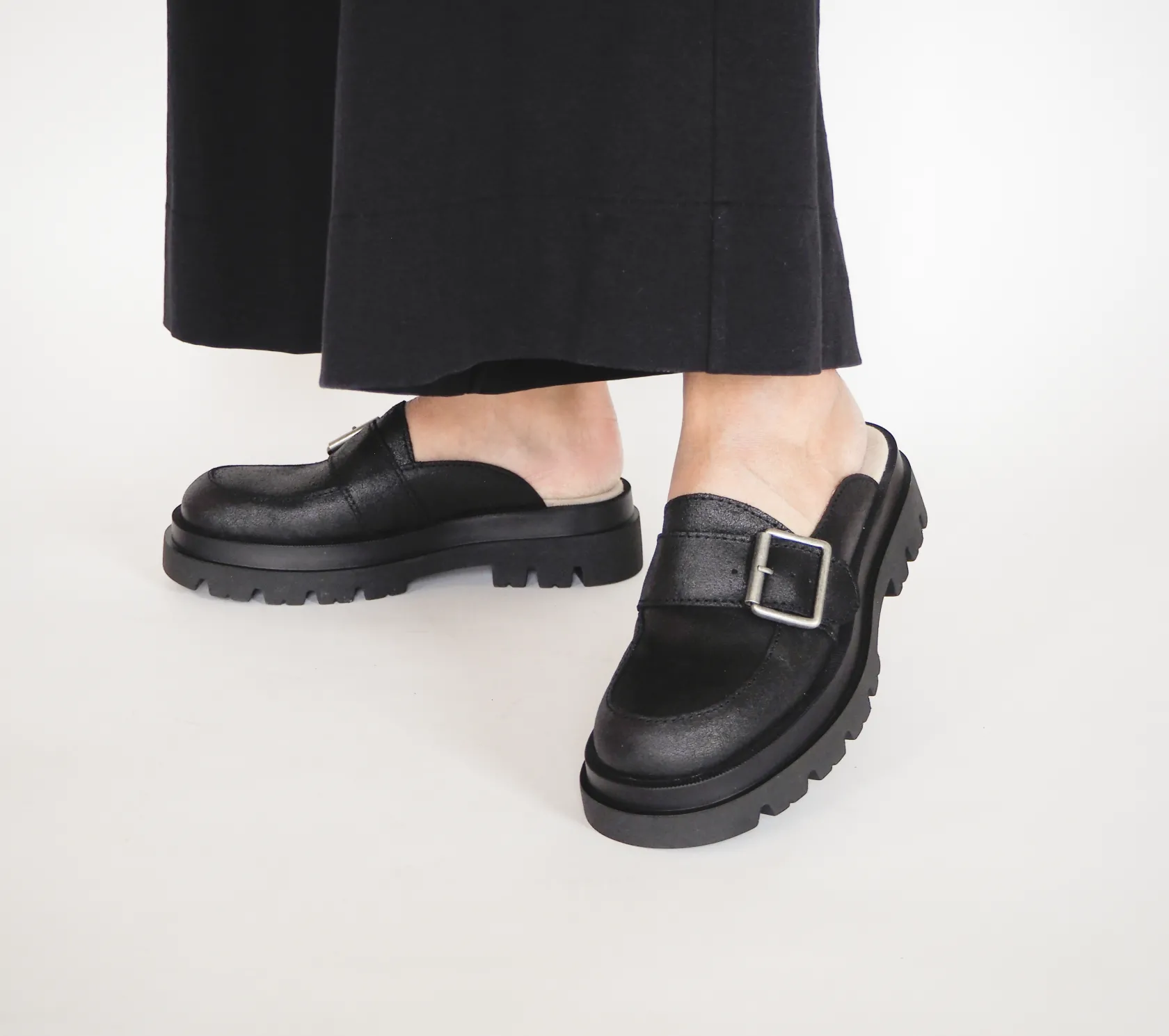 Discount Gloria Low Heel Soft Clogs