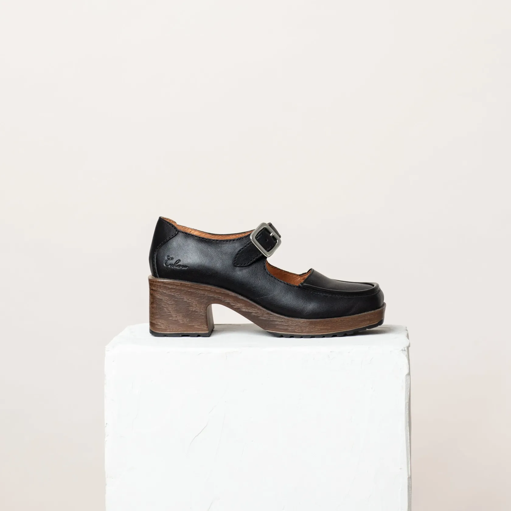 iwa_black_2.webp Flash Sale Iwa Low Heel Soft Clogs | High Heel Soft Clogs