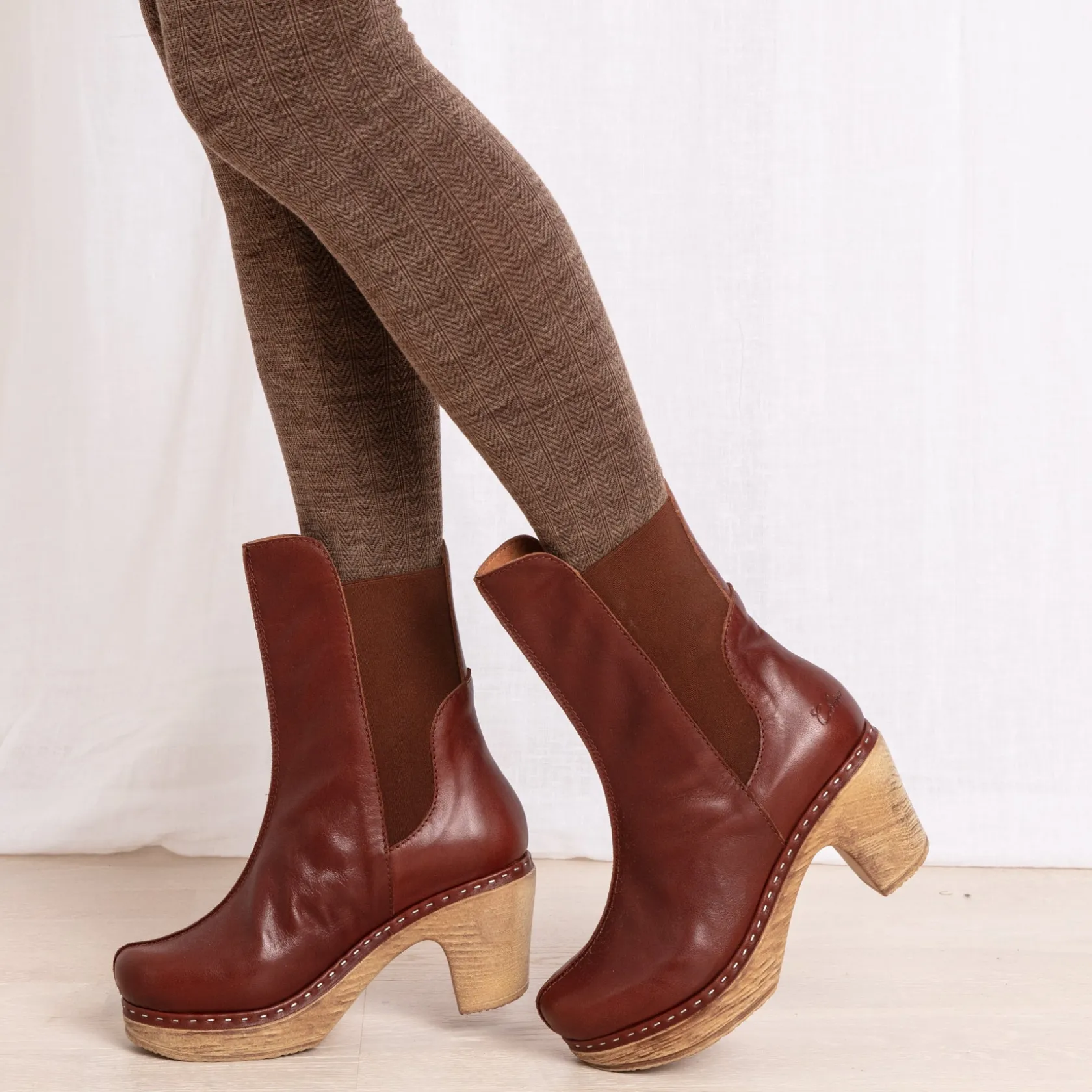 leia_cognac_2.webp Outlet Leia Cognac Boots