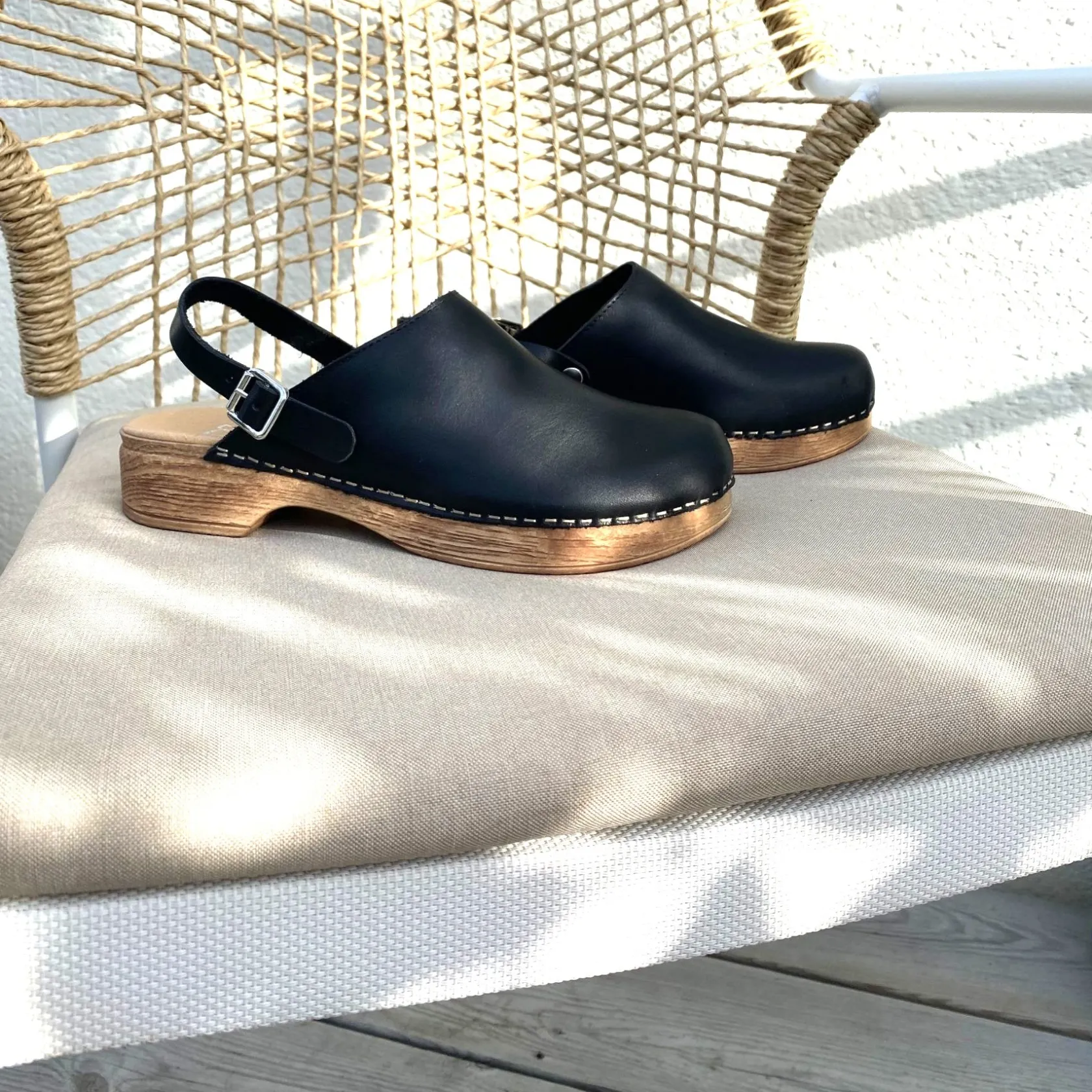 siri_black_2.webp Discount Siri Low Heel Soft Clogs