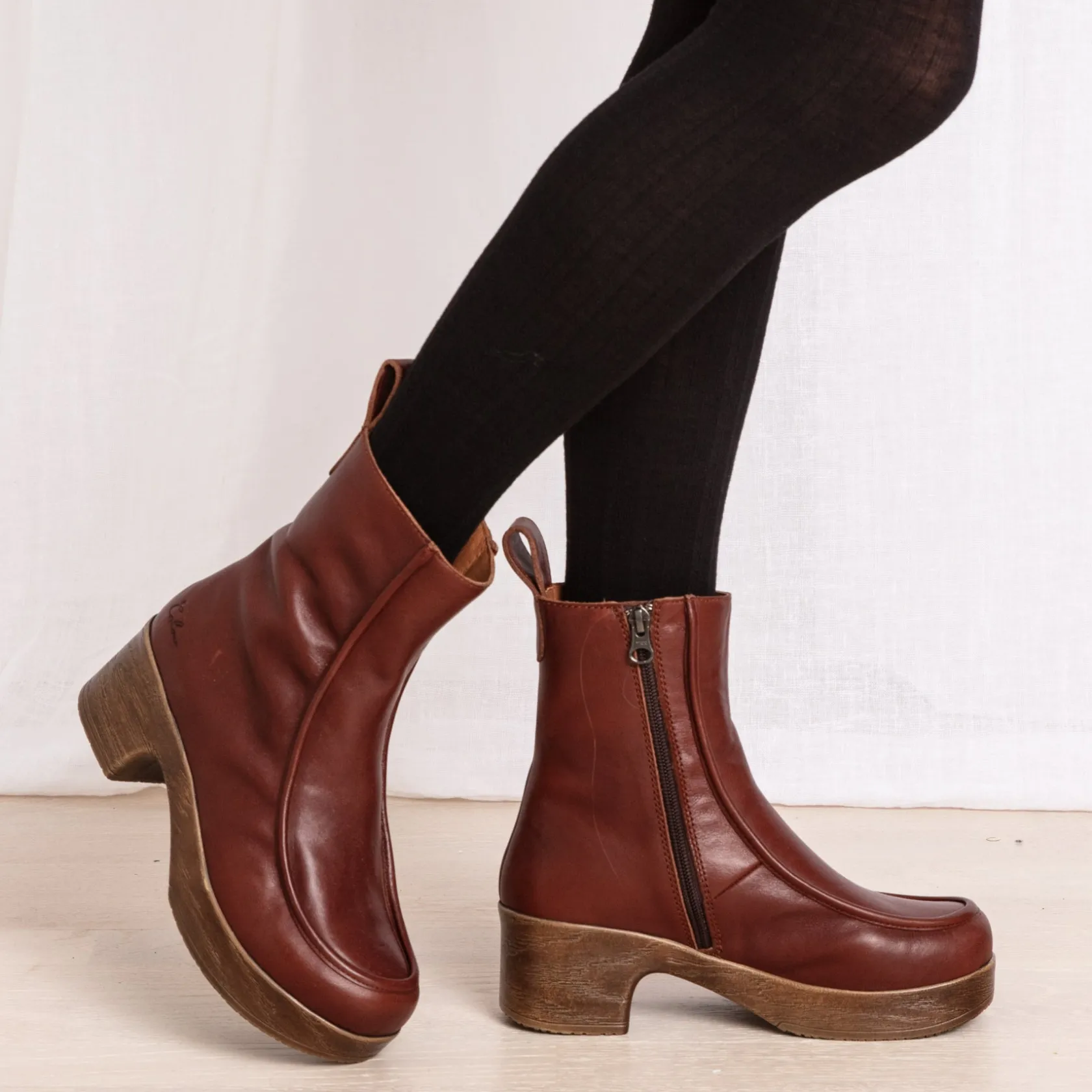 viola_cognac_2.webp New Viola Cognac Boots